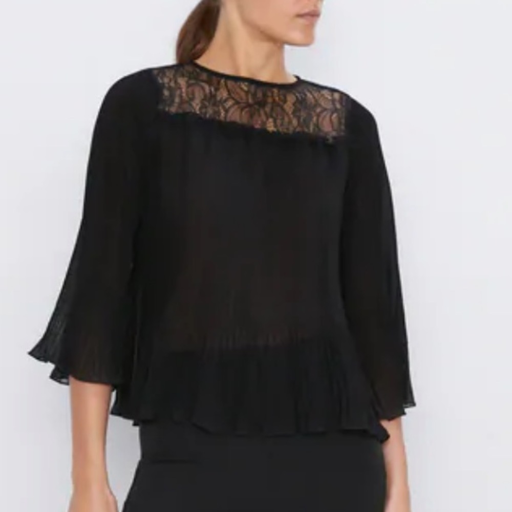 🆕 Zara pleated contrasting blouse